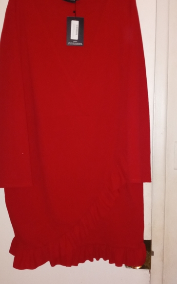 Red long-sleeve pretty little thing dress - Picture 1 of 5